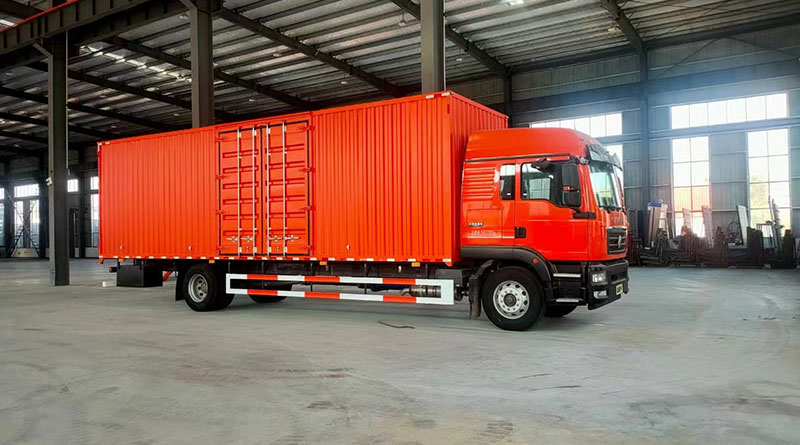 9.6m载货车